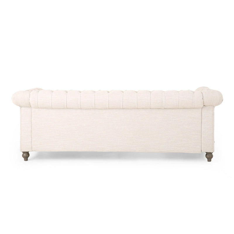 Beiges Chesterfield-Dreisitzersofa mit Knopfheftung und Holzfüßen