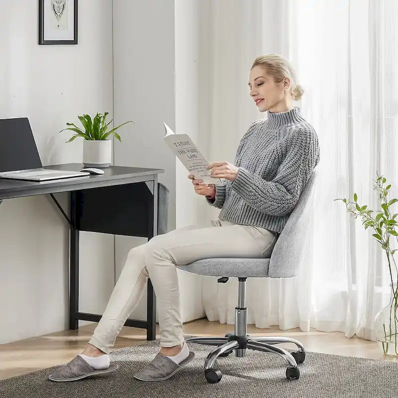 Armloser Home Office Schreibtischstuhl mit Rollen für kleine Räume