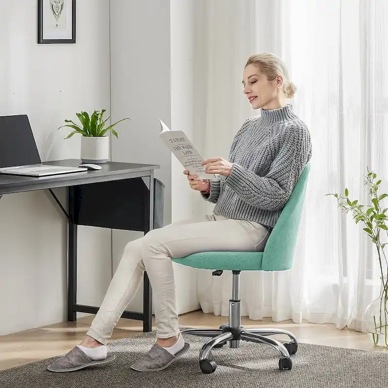 Armloser Home Office Schreibtischstuhl mit Rollen für kleine Räume