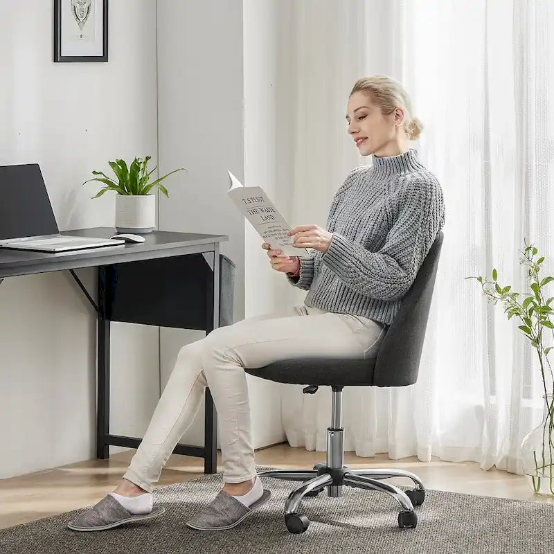 Armloser Home Office Schreibtischstuhl mit Rollen für kleine Räume